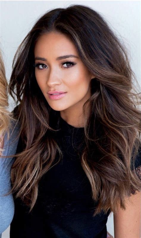 Shay Mitchell Hair Color Brunette Brown Hair With Highlights Balayage