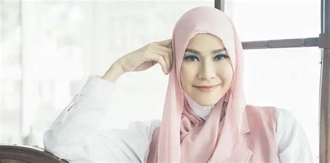 7 selebriti hijabers yang jadi desainer fashion hijab orami