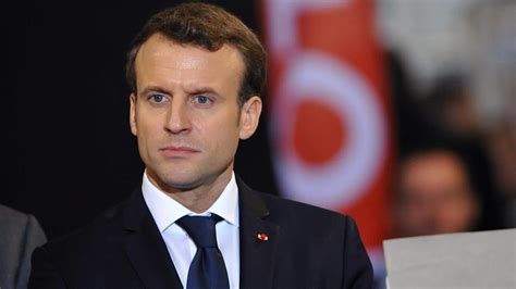 emanˈɥɛl ʒɑ̃ miˈʃɛl fʁedeˈʁik makˈʁɔ̃; Emmanuel Macron victime d'une usurpation d'identité