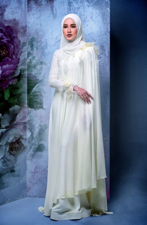 Sedangkan baju tradisional malaysia untuk perempuan adalah baju kurung. Baju Pengantin Muslimah Malaysia - Model Baju Trending