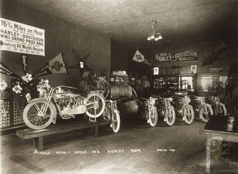 15 Amazing Vintage Photos Of Early Harley Davidson Dealerships