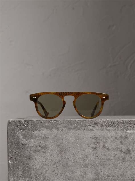 the keyhole round frame sunglasses in vintage tortoiseshell brown men burberry united states