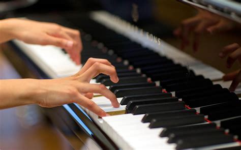 The piano bench should be far enough away from the piano to allow you to sit on the front edge with your feet flat on the floor. Jazz Players' Brains See Music as Language - NBC News