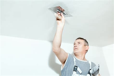 In stark frequentierten gebäuden leisten diese beste dienste, wenn sie mit hochwirksamen akustikplatten wie etwa den gyptone systemen von rigips ausgestattet sind. Streichputz für die Decke: So geht es - HeimHelden