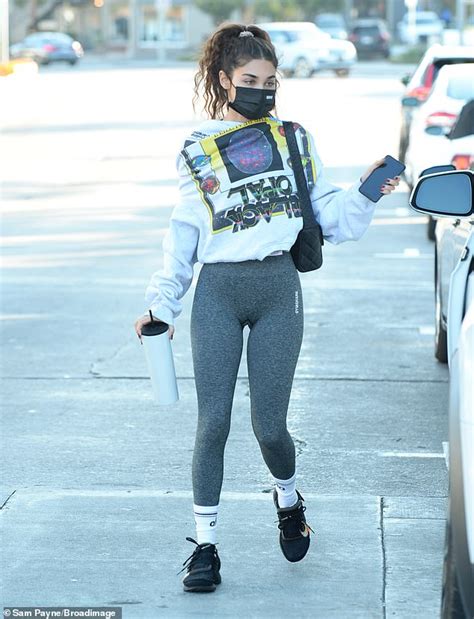 Chantel Jeffries Rocks Leggings With Graphic Top For Workout Session In