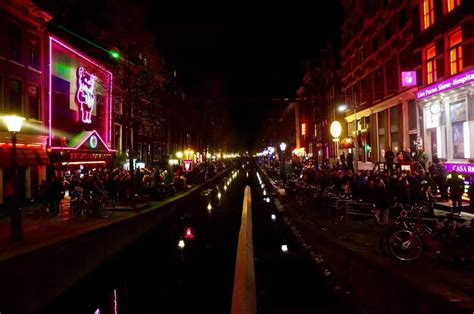 阿姆斯特丹的红灯区 知乎