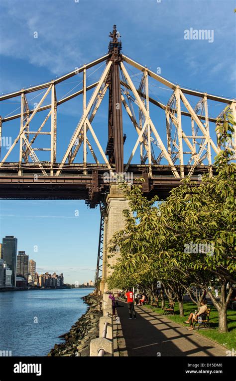 Roosevelt Island Promenade Queensboro Bridge New York Stock Photo Alamy