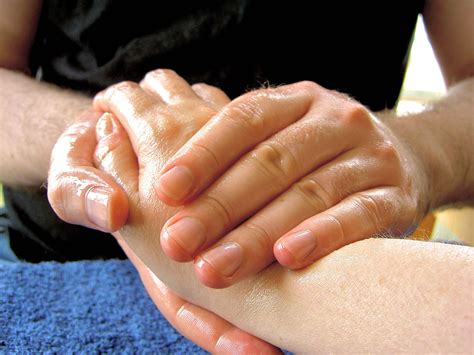 File:Massage-hand-1.jpg - Wikimedia Commons