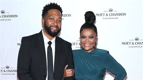 Yvette Nicole Brown Is Engaged The Community Actress Reveals She Is Set To Wed Anthony