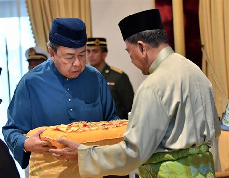 Sultan of selangor's birthday is one of five mandatory state holidays in selangor. Sultan Kedah dikurnia Darjah Kerabat Selangor