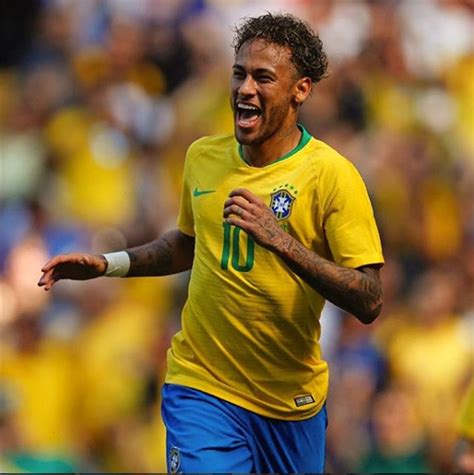 Neymar came into prominence at santos, where he made his professional debut aged 17. Neymar publica vídeo horas antes de entrar em campo na ...