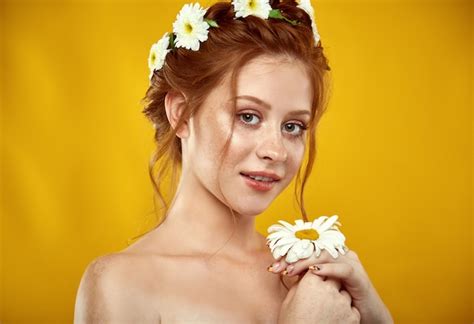 Premium Photo Beautiful Positive Redheaded Girl With A Chamomile