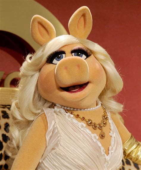 10 Unforgettable Beauty Lessons From Miss Piggy Miss Piggy Miss