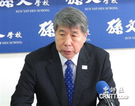 He founded the democratic action alliance in 2004 and was elected to the national assembly in 2005, but resigned on the first day to protest the parliament's formation. 張亞中宣布參選2020 爭取國民黨提名