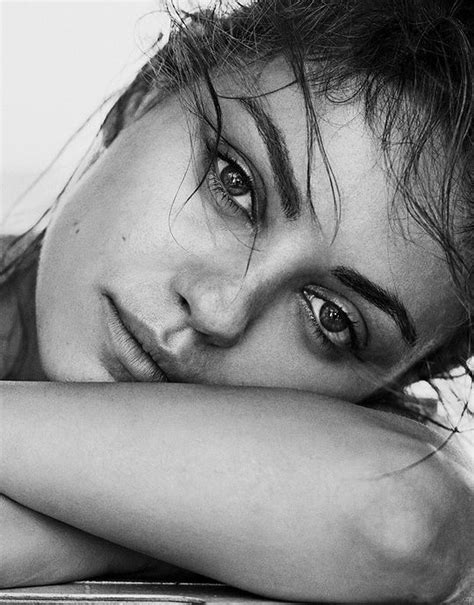 Mila Kunis In 2020 Mila Kunis Portrait Photoshoot