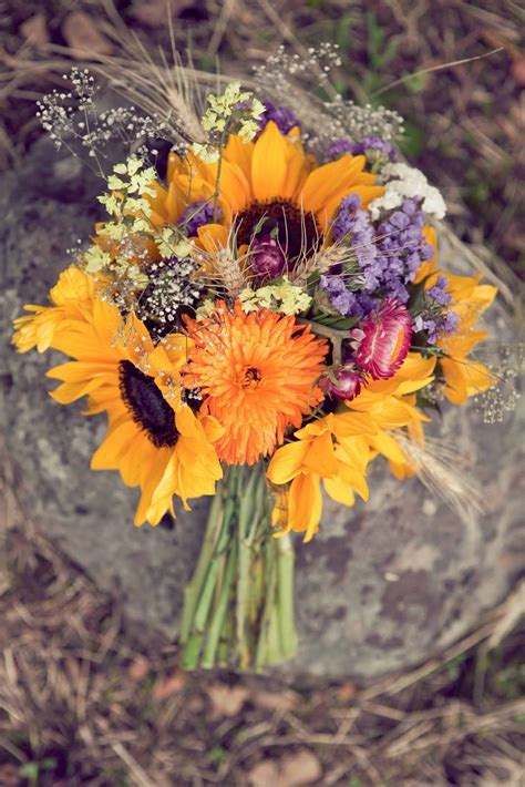 Fall has some of the best blooms all year—whether you choose exotic flowers in bright hues or mix in foliage and fruit with local buds, there are plenty of florals to choose. Stephanie Godfrey :: Wedding Photography | Sunflower ...