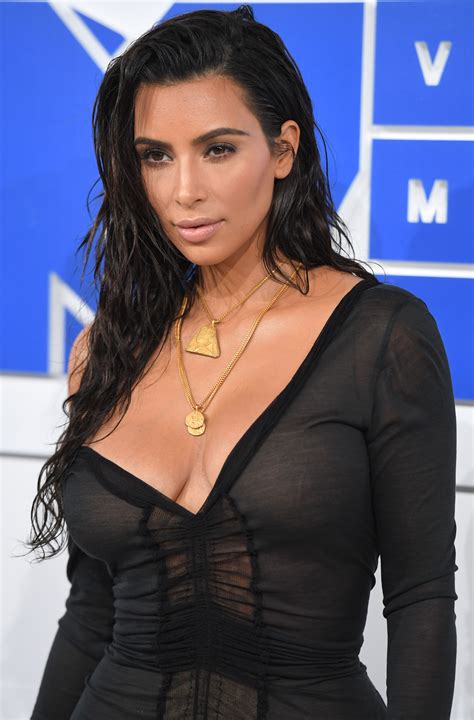 Kim kardashian in a furkini. KIM KARDASHIAN | FOTO | COPERTINA | NUDA | COMPLEANNO