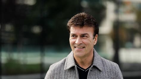 Tony carreira (born antónio manuel mateus antunes on december 30, 1963) is a portuguese musician. Tony Carreira defende Cristiano Ronaldo nas redes sociais ...