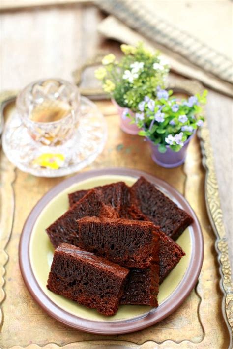 Pukul telur jgn terlalu kuat, kemudian masukkan susu pekat, esen vanila dan tepung serta soda bikarbonat yang telah diayak. Pin on Malaysian dessert