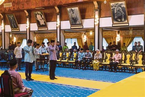 His father is the current sultan of pahang. (Update) Tengku Hassanal proclaimed Tengku Mahkota, Regent ...