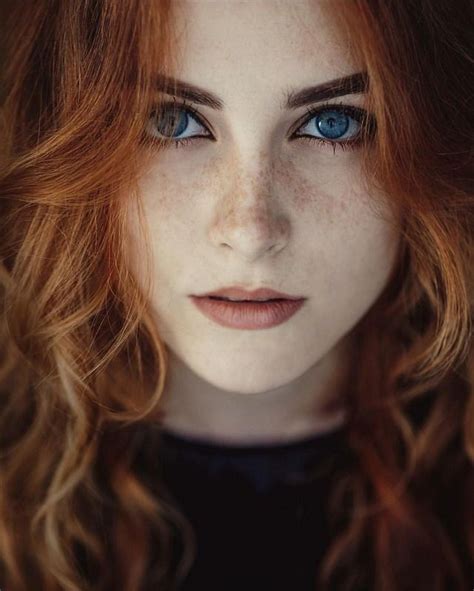 Pin By Hildolf Truginn On Caras De Chicas ⭕️♦️ Red Hair Woman Colorful Portrait Portrait