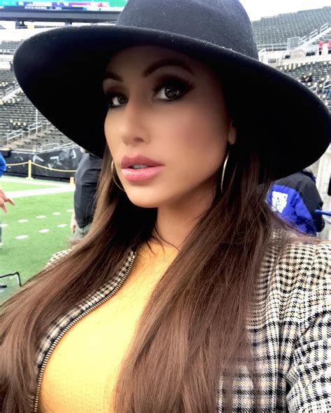 Holly Sonders In The Sideline Holly Sonders Sexy Golf Beautiful Face