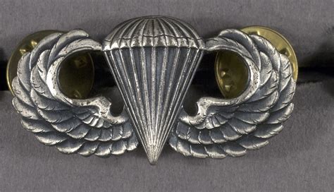 Badge Parachutist United States Navy Smithsonian Institution
