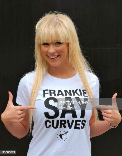 Sophie Reade Model And Winner Of Big Brother 2009 Wears A T Shirt