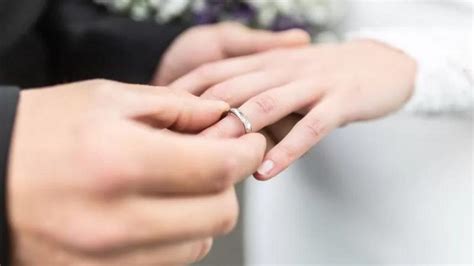 برطانیہ میں شادی کے لیے کم سے کم عمر بڑھا کر 18 سال کر دی گئی Bbc News اردو
