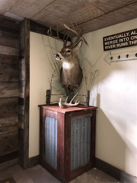 Droptine Whitetail Barnwood Pedestal Mount Deer Mount Decor Deer