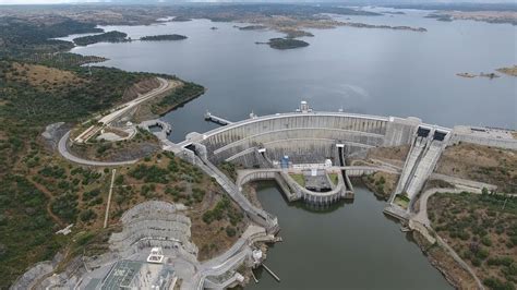 Barragem De Alqueva Maior Reservatório Artificial De água Da Europa