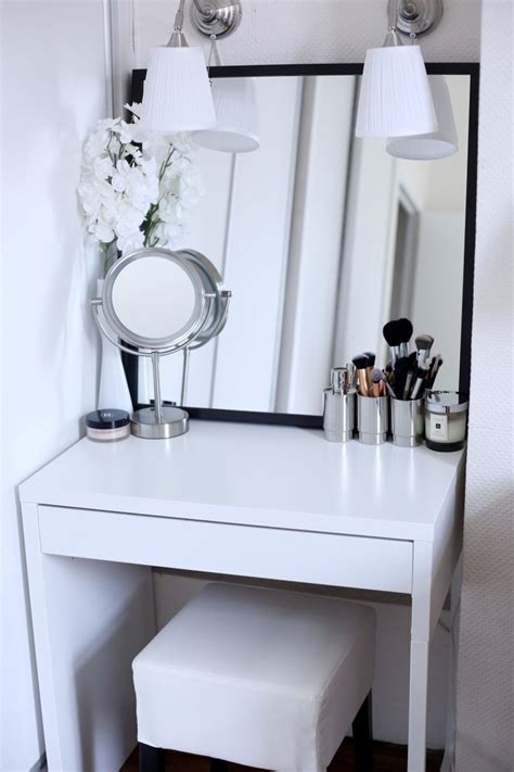 3 large drawers under the table and 4 small drawers on the table top provide plenty of space for cosmetic storage, and display removable mirror top allows the vanity table to be used as a writing desk. Check out these inspiring examples of makeup dressing ...