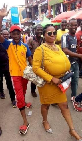 In Nigeria Big Breasted Woman Gets Followed Around By Men See Photos