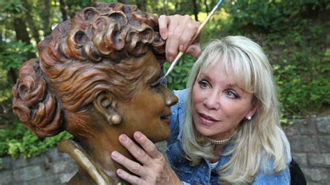 After Scary Lucy Lucille Ball S Hometown Unveiling New Statue Abc7 New York