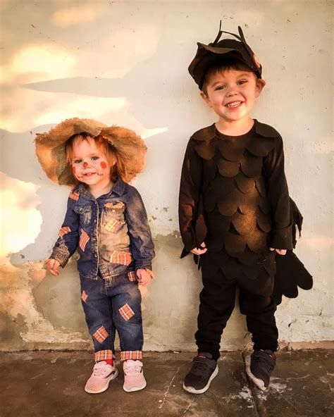 30 incredible sibling halloween costume ideas sibling halloween costumes sibling costume