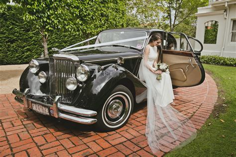 pin by hskvslvdk on zcjiyzsxi vintage car wedding wedding car wedding car hire