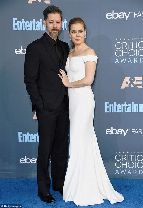Amy Adams Kisses Husband Darren Le Gallo At Critics Choice Awards 2016