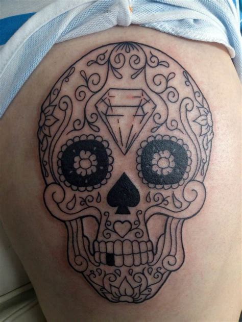 Dans la catégories des tatouages, il y a forcément les têtes de mort. Tatouage tête de mort mexicaine : signification, tendances