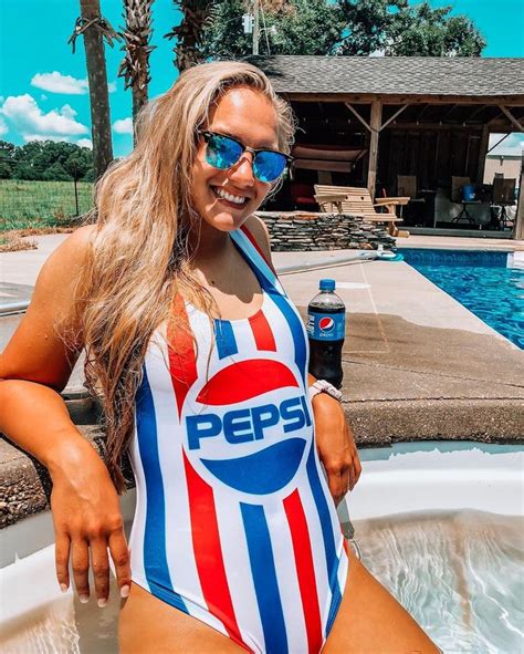 Pin On Pepsi Makes Her Sexy