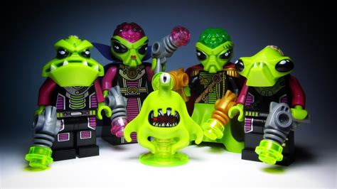 Lego Minifigures Alien Conquest By Mark “smokebelch” Holden