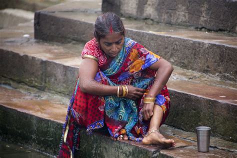 Indian Women Bathing In Ganga Must See