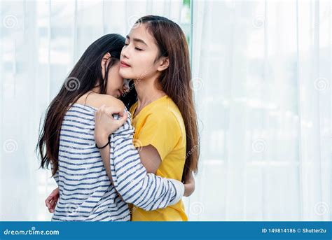 asian lesbian kissing