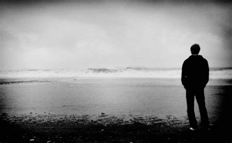 No one likes being sad, but it's a part of life at times and these pictures capture all of the things that are unpleasant about it in vivid detail. 25 Sad Wallpapers Of Love - WeNeedFun