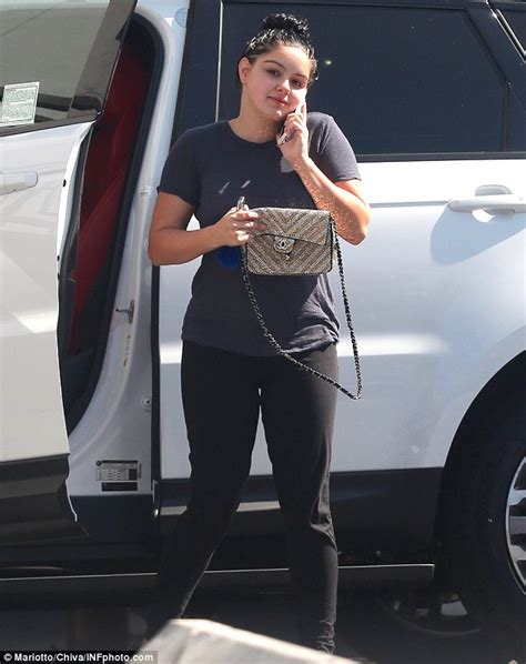 Ariel Winter Covers Up In Leggings And T Shirt As She Visits Hair Salon