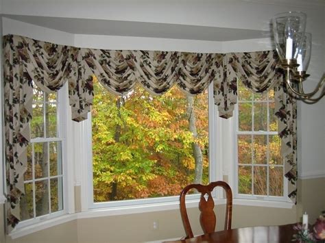 Displaying Photos Of Traditional Bay Windows Treatments View 1 Of 1