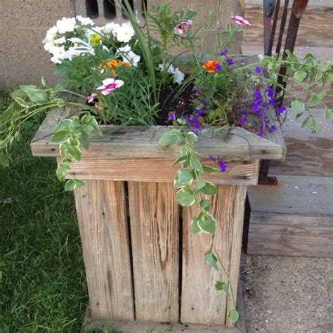 Easy to make diy flower box that won't rot. My flower box. | Diy wood projects, Flower boxes, Wood diy