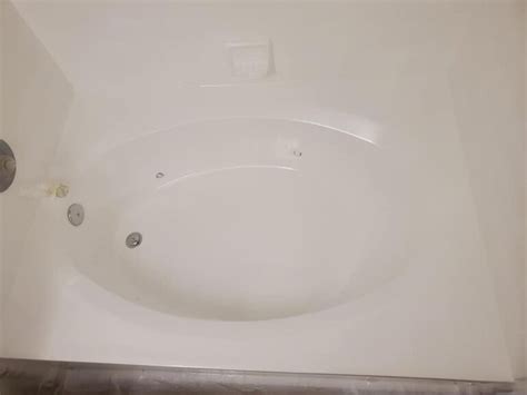 The bathtub resurfacing is ever done by people who are professionals, and they ensure the whole process is done correctly and satisfying to the client. Bathtub Resurfacing - The Resurfacing Doctor