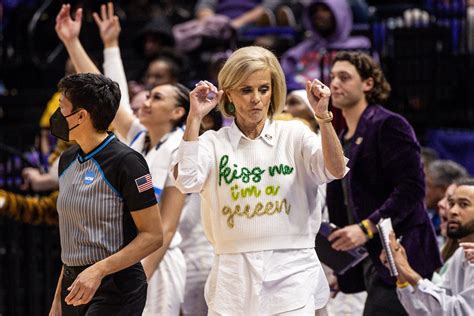 Story Behind Lsu Women S Basketball Coach Kim Mulkey S Kiss Me I M A Queen Outfit Bvm Sports