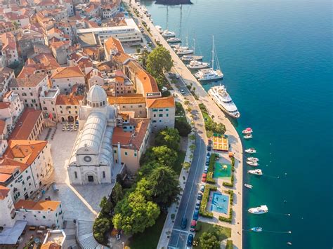 Город шибеник (šibenik) расположен в хорватии, на побережье, немного севернее сплита. Sibenik Guide - All You Need To Know When Visiting The City