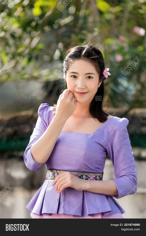 Beautiful Laotian Women